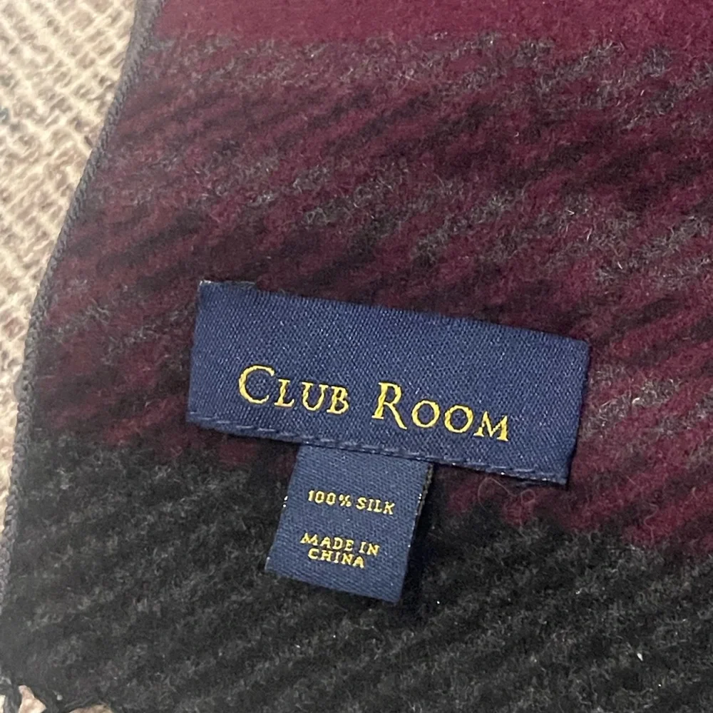 Club Room scarf 100% silk 60x12 Reversable vine/gray/black Blk fringe